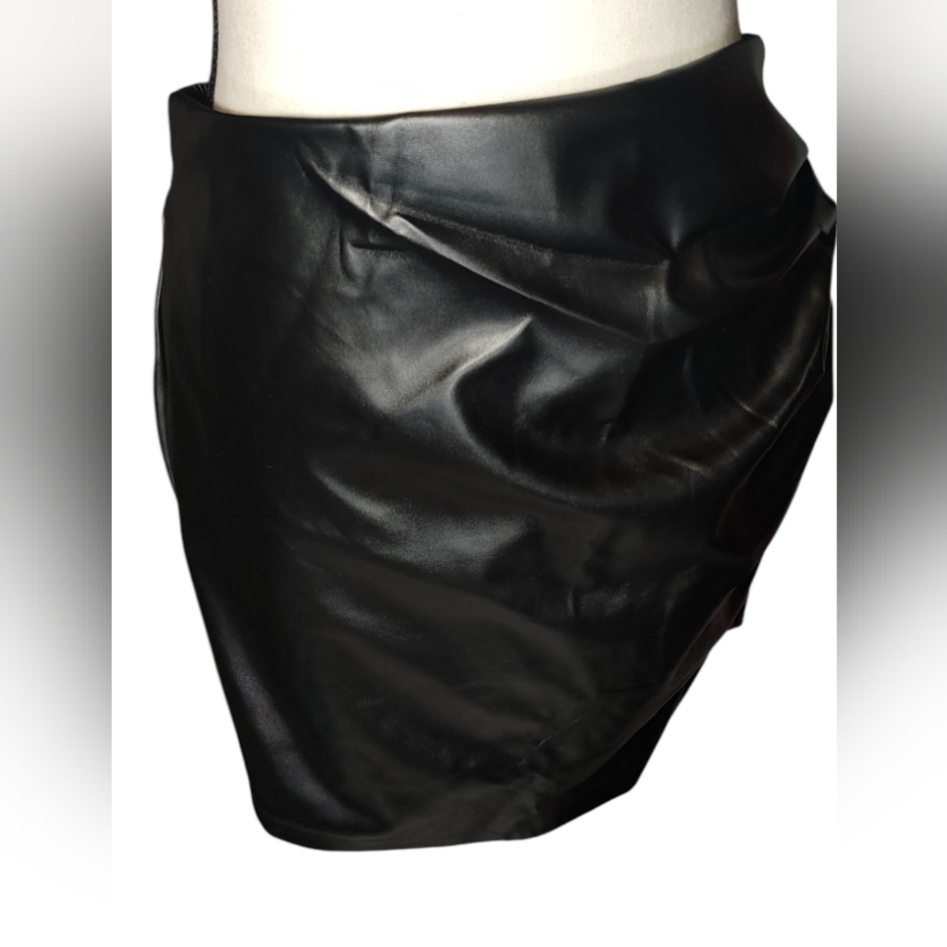 Elegant Black Leather Skirt/Shorts.